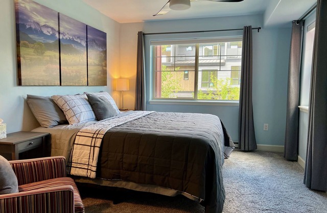 Comfortable 1 Bed/1 Bath with A/C, Hot Tubs & Great Amenities