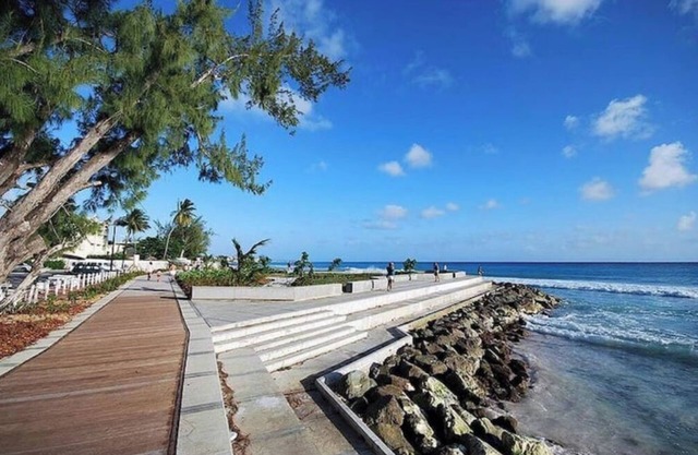 Comfortable 2 bed 2 bath Apt in gated community