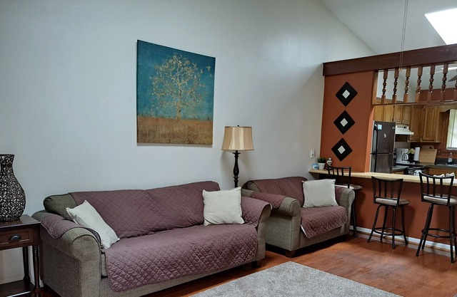Comfortable 2 Bedroom Townhouse!
