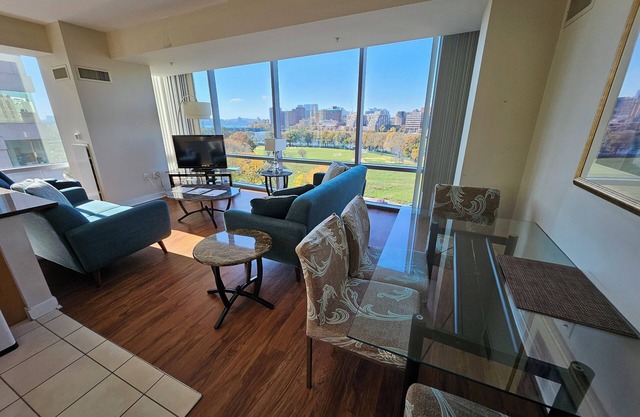 Meilleur emplacement, confortable appartement de 2 chambres à coucher / 2 ba Tout inclus, sans frais
