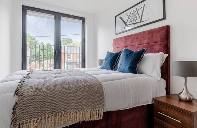 Comfortable 2BR Apartment w/ Free Parking