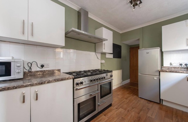 Comfortable 3 Bedroom House in Gillingham, 8 sleeps