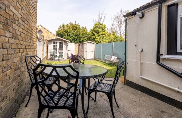 Comfortable 3 bed near Southend | Pass the Keys