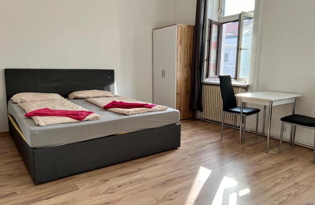 Comfortable 4BR Shared Apt Perfect for Groups & Friends