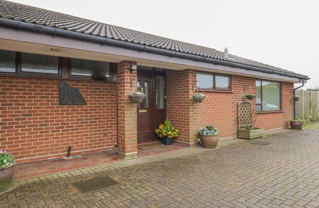Comfortable 5-bedroom bungalow with hot tub