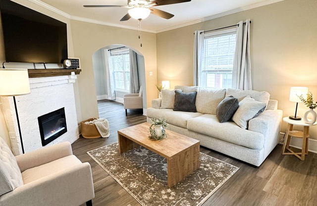 Comfortable and convenient 3 bedroom 2 full bathroom home minutes from downtown!