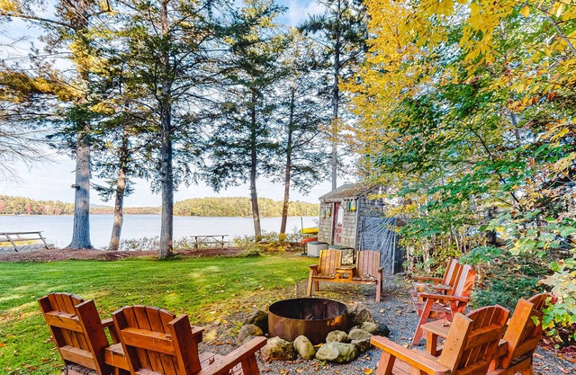 Comfortable and Convenient Waterfront Home w/Private Washer & Dryer + Free WiFi