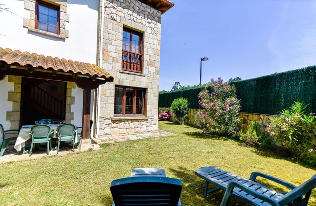 ¡Nuevo! Cómodo y amplio chalet con jardín