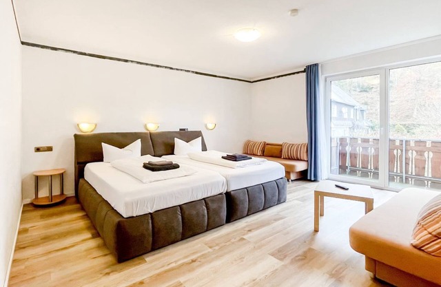 Comfortable and versatile room -perfect for rest, work and exchange - Smart Resorts B&B