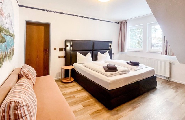 Comfortable and versatile room -perfect for rest, work and exchange - Smart Resorts B&B