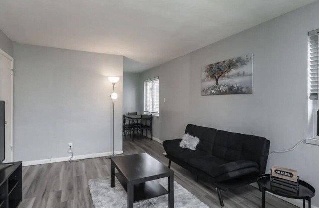 Comfortable apartment ; discount on extended stay available !!