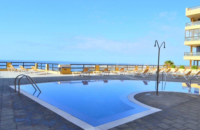 Appartement confortable avec solarium privé, connexion Wi-Fi et piscines chauffées