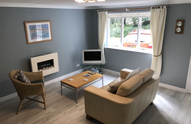 Appartement confortable avec parking et jardin patio, situation tranquille près de la rivière