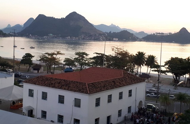 Appartement confortable avec vue sur la mer.