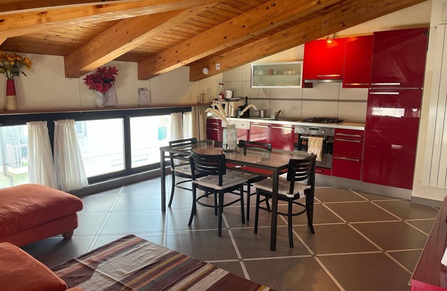 Grenier apt confortable avec place de parking à Chiavari