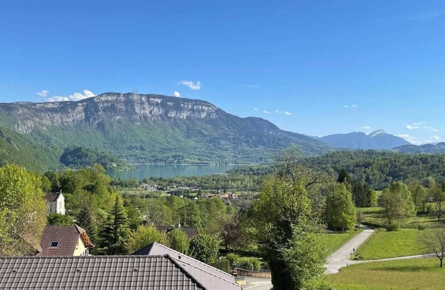 Confortable Chalet - Vue sur le Lac d’Aiguebelette