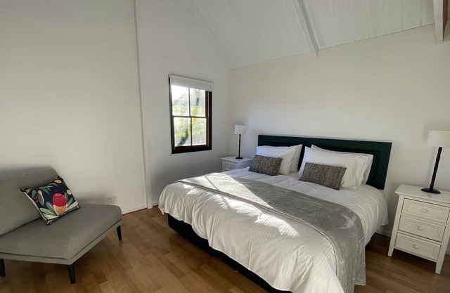 Comfortable cabin located in peaceful St Albans village
