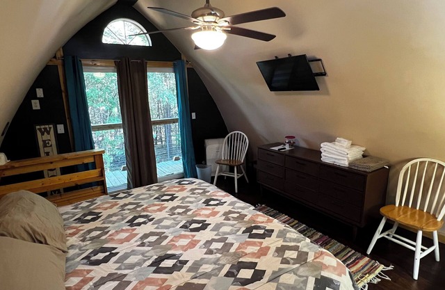 Comfortable cabin in the mountains of North Carolina, located near TIEC.