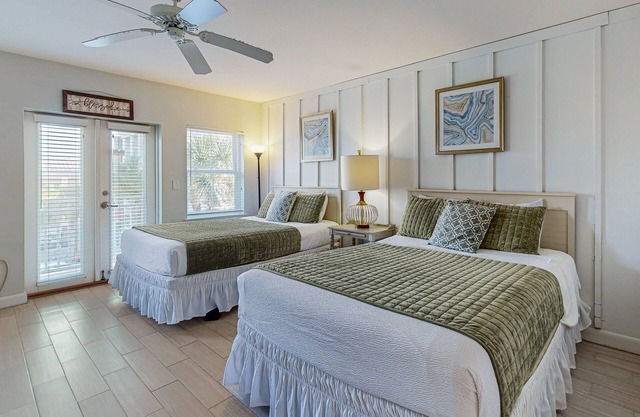 Condo confortable avec kitchenette, Wi-Fi gratuit et câble gratuit - à pied de la plage!