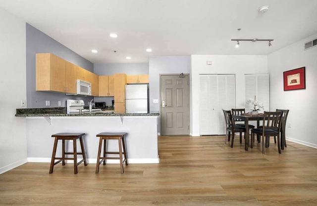 Condo spacieux et ouvert dans la Petite Italie!