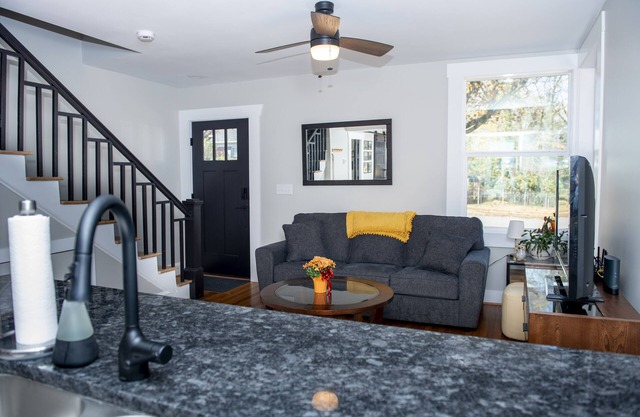 Comfortable, Cozy and Convenient Retreat in the Heart of Downtown Morganton!