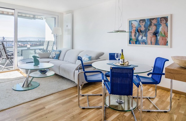 Comfortable vacation apartment 'Bodenseepanorama Oberuhldingen' with Lake View, Balcony and Wi-Fi