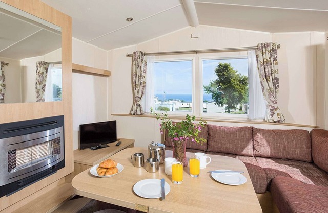 Comfortable family caravan with one double and one twin.
