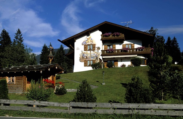 Comfortable holiday apartments furnished in a Bavarian country house style