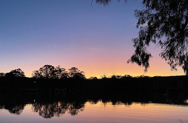 Comfortable holiday home directly across the road from the Murray
