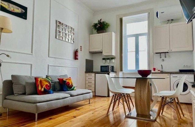 COMFORTABLE HOLIDAYS ROOM NEAR LISBON CITY CENTER