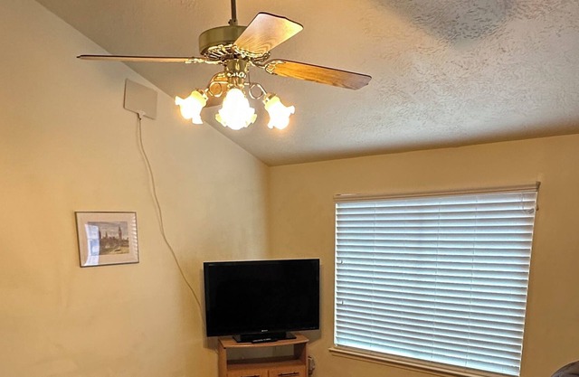 Comfortable Home in League City, easy access to I-45