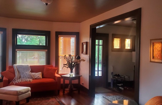 Comfortable Home Near Downtown Detroit - W Grand Blvd.