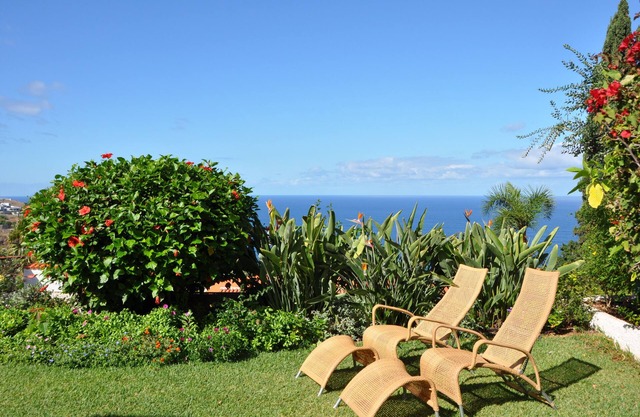 Maison confortable avec merveilleux jardin fleuri au bord de l'Atlantique