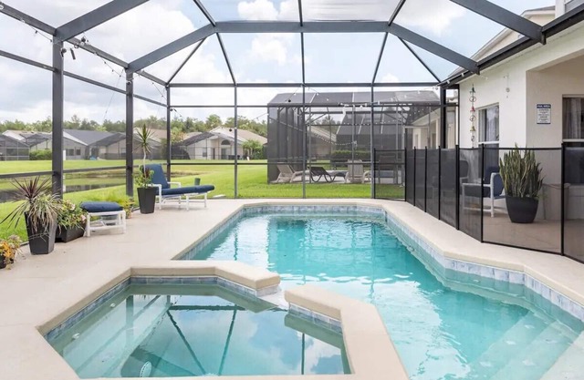 Comfortable house with hot tub, minutes away from theme parks