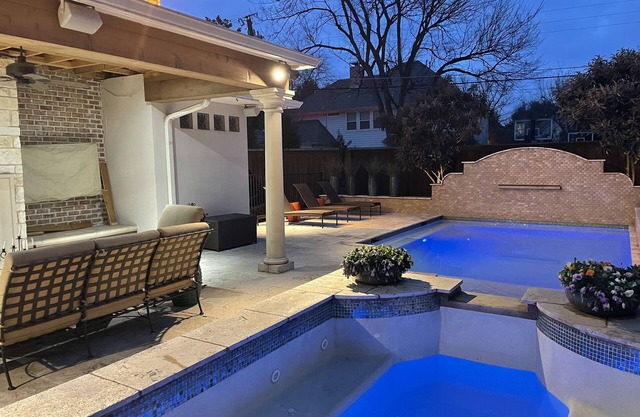 Great 5 bedroom with en-suite bathrooms, pool and fast internet