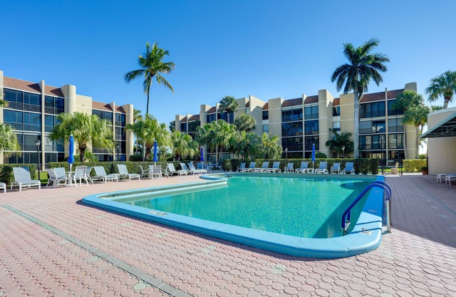 Comfortable Jensen Beach Condo w/ Pool View!
