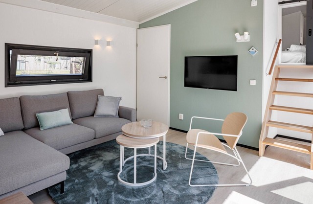 Lodge confortable avec deux sdb, dans un parc de vacances sur le Brielse Meer