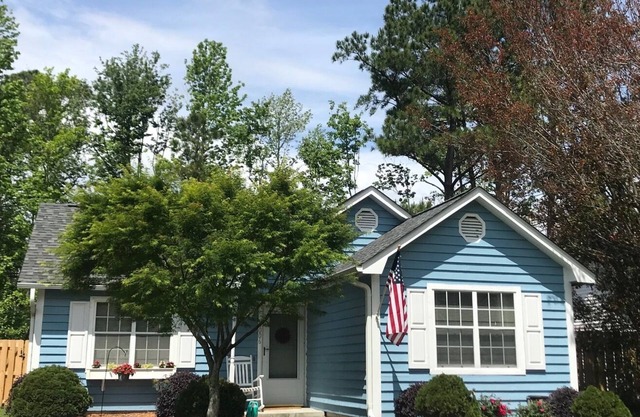 Comfortable Midtown Cottage in Quiet Neighborhood
