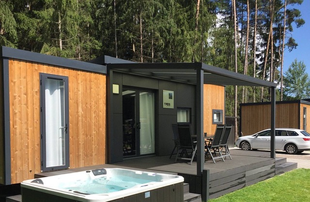 Luxurious mobile home on the lake with whirlpool (WA101)