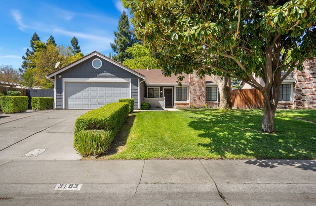 Comfortable Modern 4 Bedroom / 2 Bath Entire Home
