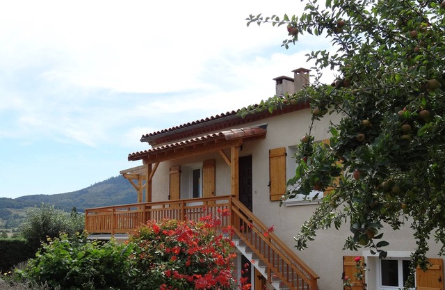 Gîte moderne et confortable dans les contreforts des Pyrénées (6 couchages)