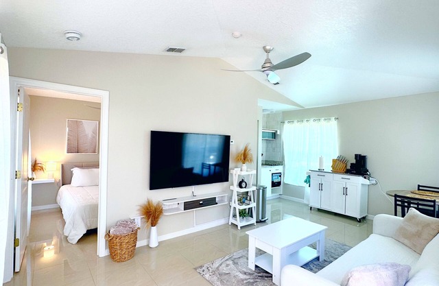 Comfortable Natural modern one bedroom Guesthouse
