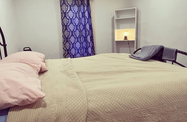 Comfortable & pet friendly . Free Breakfast 5 minutes from the heart of Buffalo