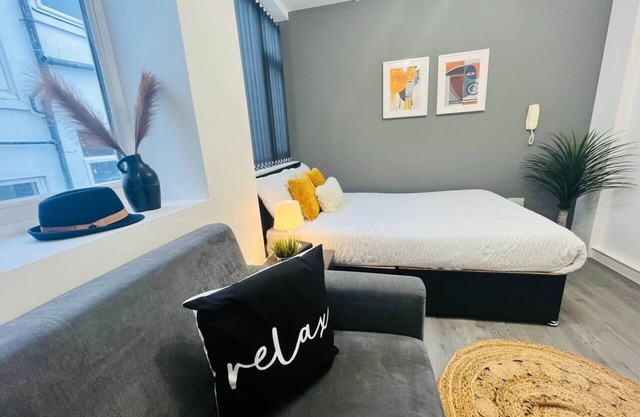 Comfortable Private 1- Bedroom Flat - F4*