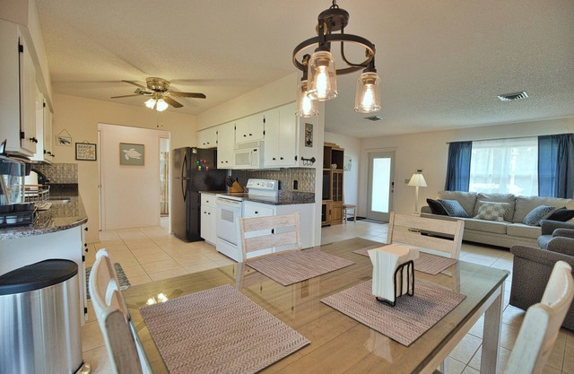 Comfortable, Quiet Beach Retreat