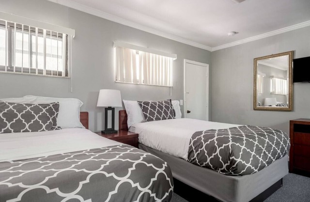 Comfortable Room for 4 w/Private Bath & Wi-fi!