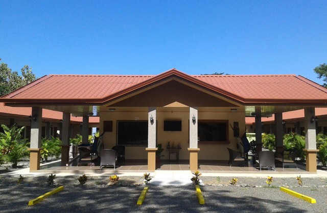Chambre confortable avec 2 lits et air conditionné à Jacó Bech, Costa Rica