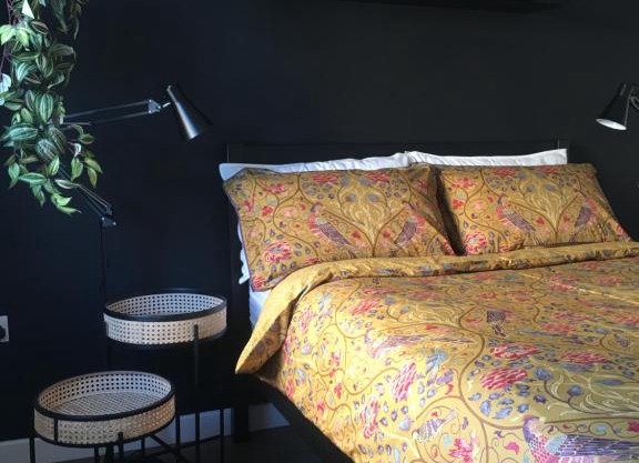 Comfortable rooms with live in host, walking distance to the High St & more