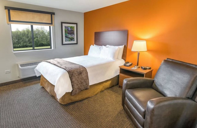 Comfortable Stay w/Pet-Friendly Room and Kitchen Near Maverik Center