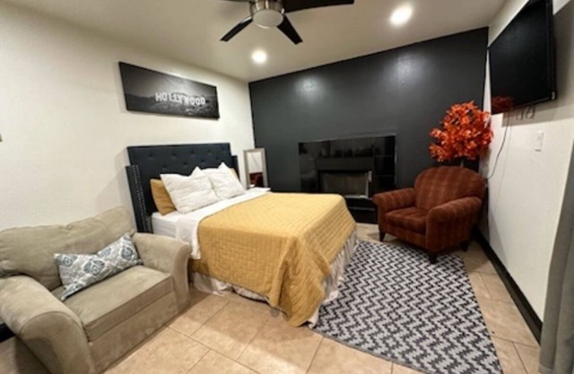 Comfortable studio #2 with WiFi and AC in charming Sacramento